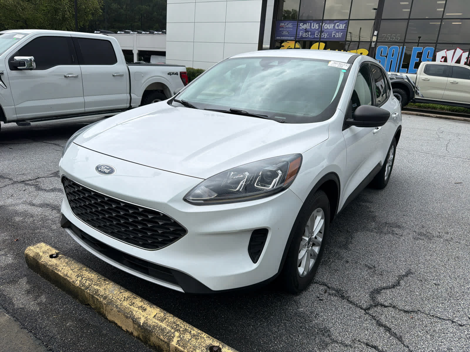 Certified 2022 Ford Escape SE w/ Cold Weather Package AWD/4WD image 2