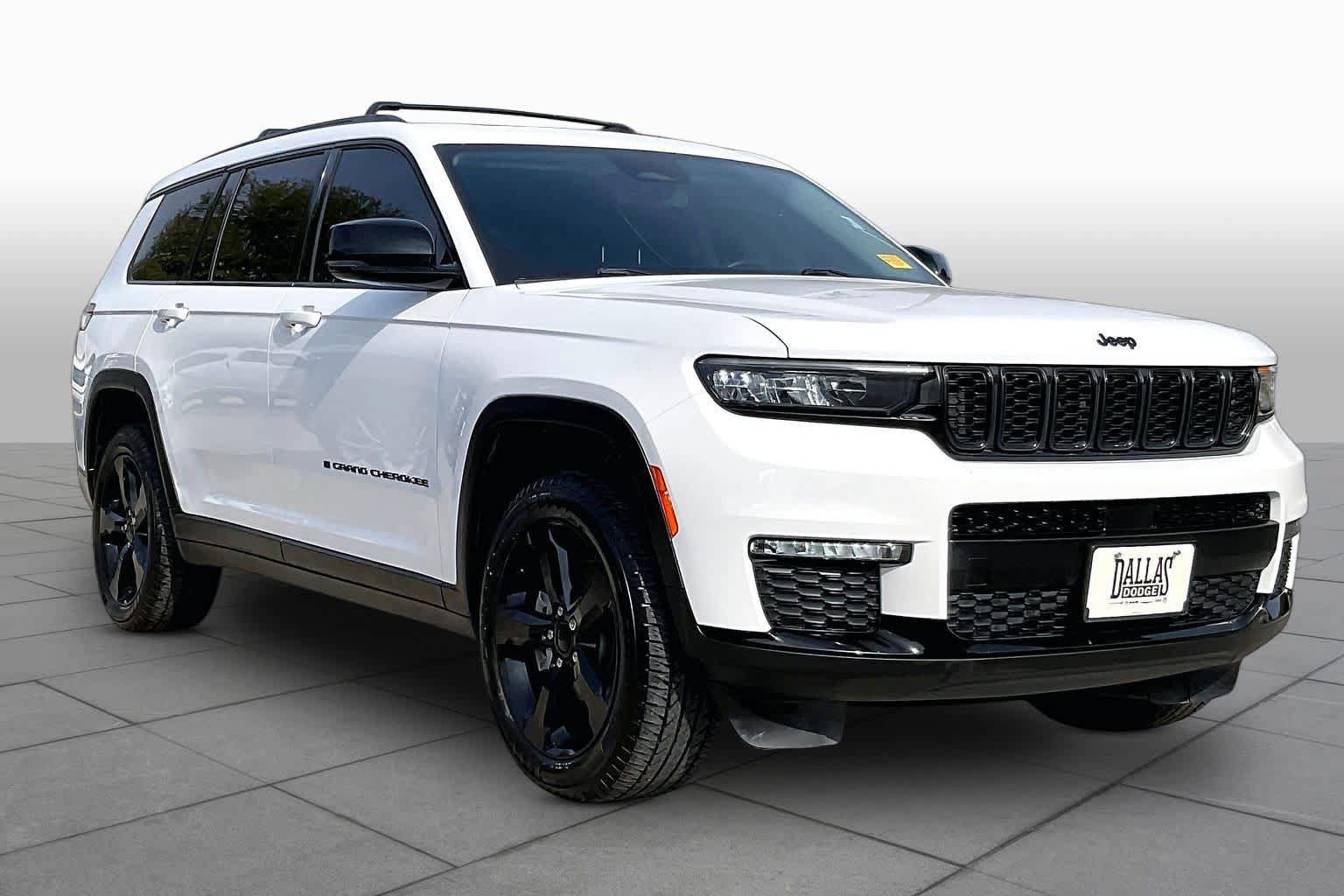 Used 2022 Jeep Grand Cherokee L Limited w/ Black Appearance Package AWD/4WD image 3