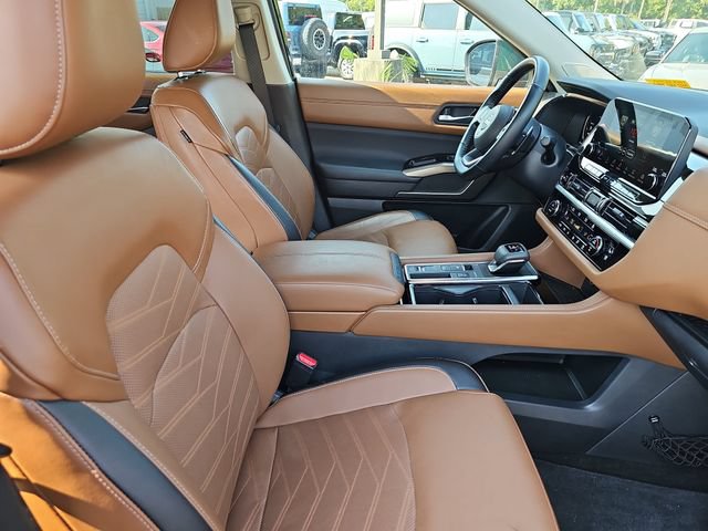 Used 2025 Nissan Pathfinder Platinum FWD image 10