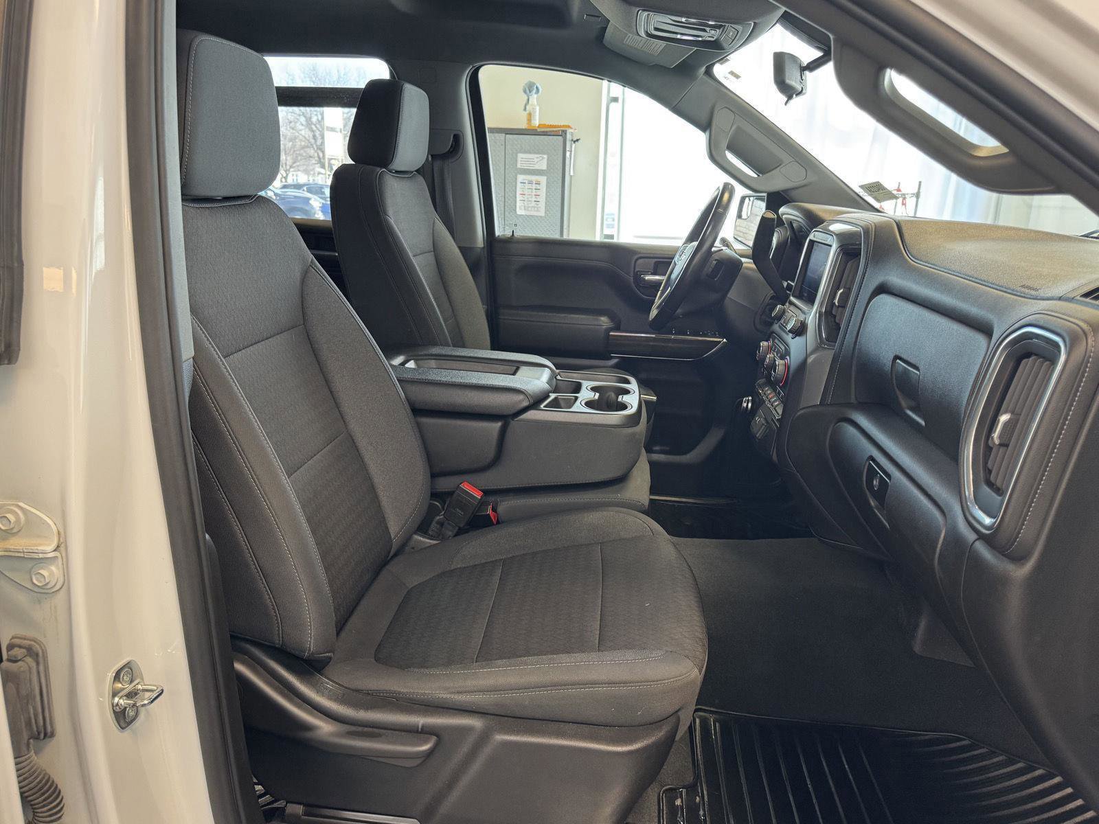 Used 2021 Chevrolet Silverado 1500 LT image 24