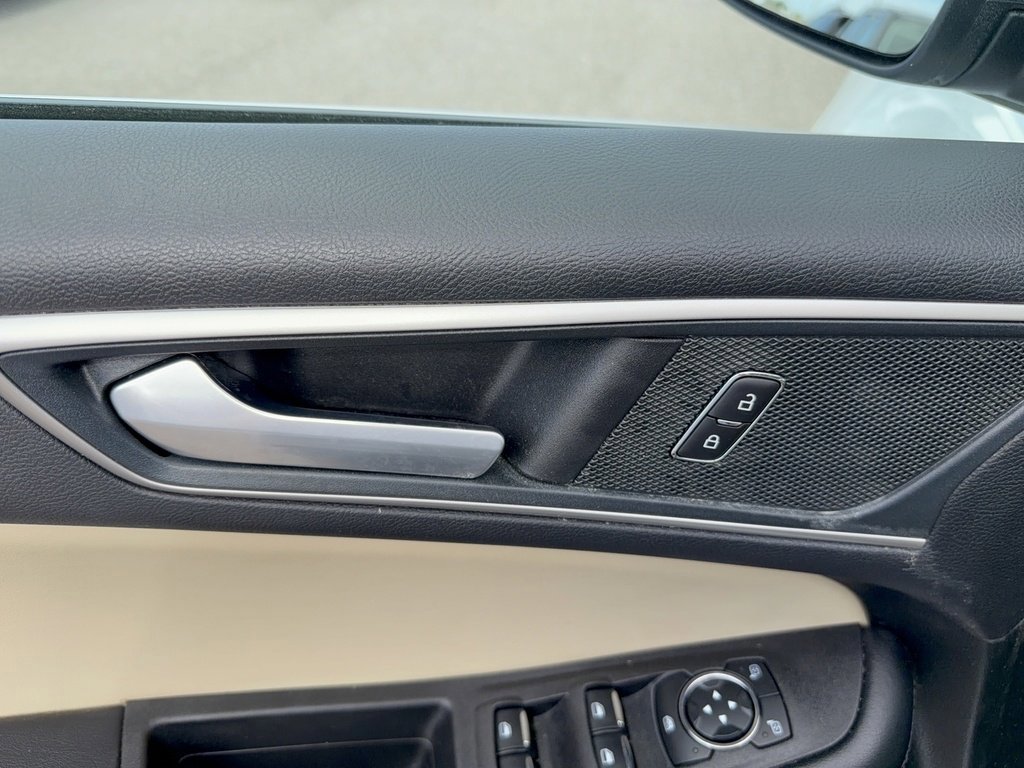 Certified 2024 Ford Edge SEL image 9