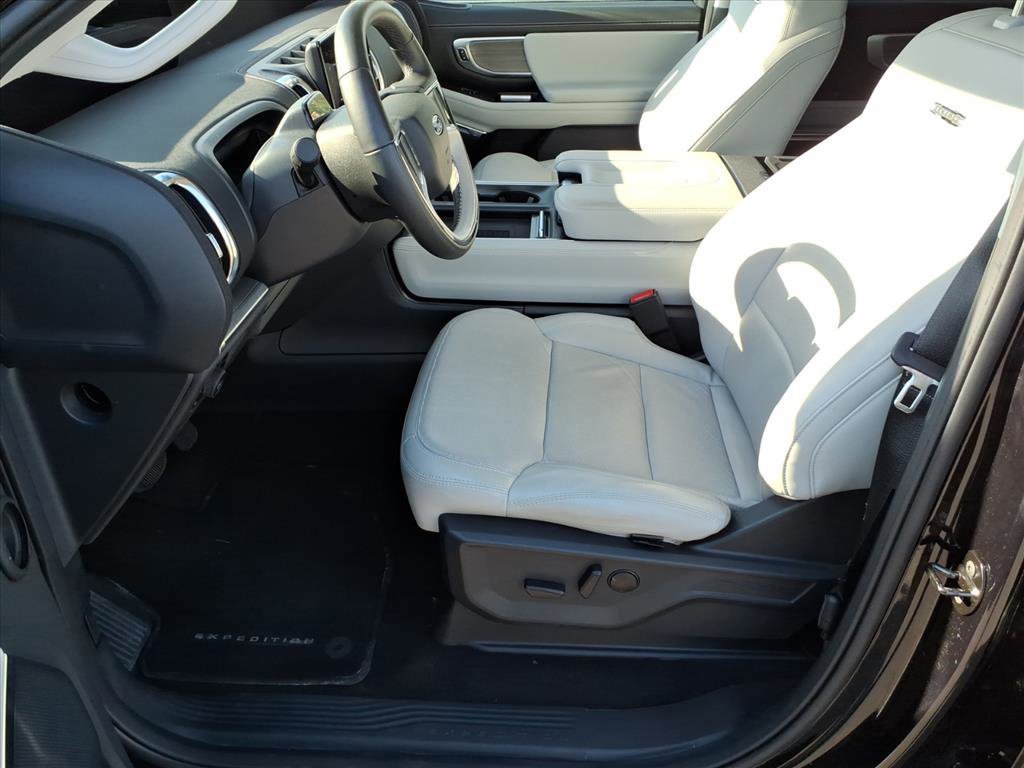 Certified 2025 Ford Expedition Max Platinum AWD/4WD image 4