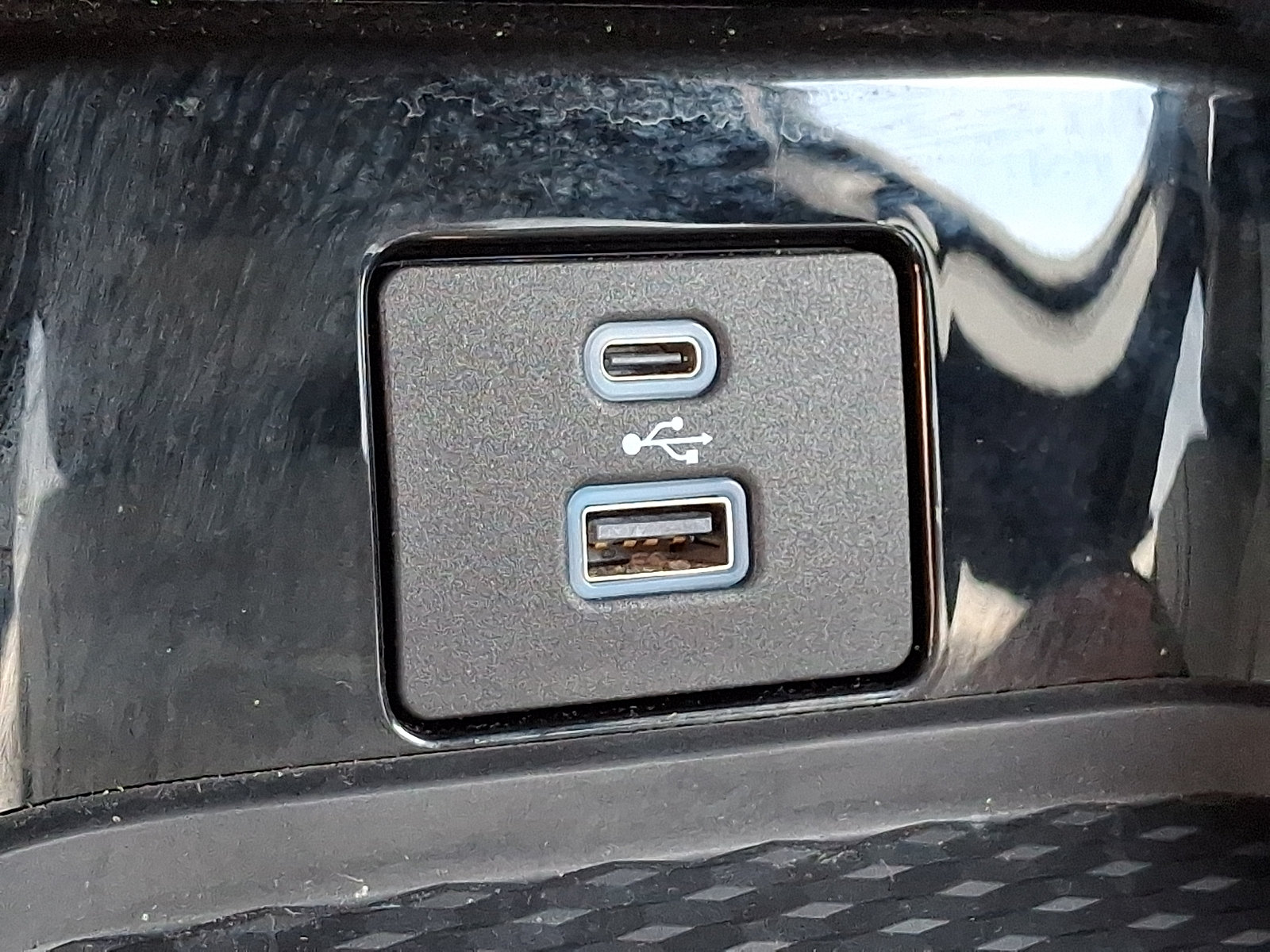 Certified 2021 Ford Mustang Mach-E Premium AWD/4WD image 27