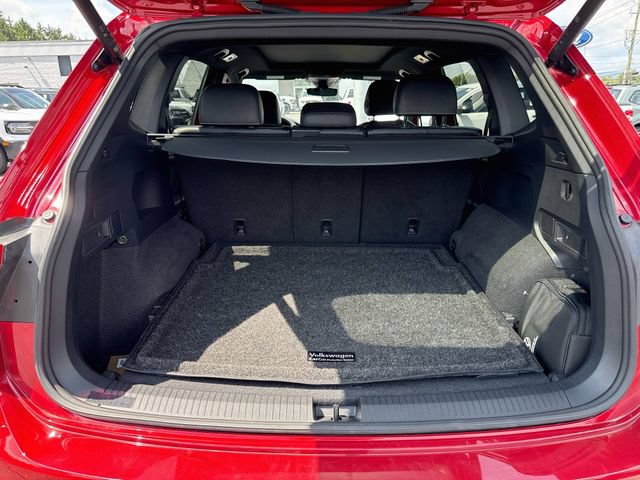 Used 2024 Volkswagen Tiguan SE R-Line AWD/4WD image 34