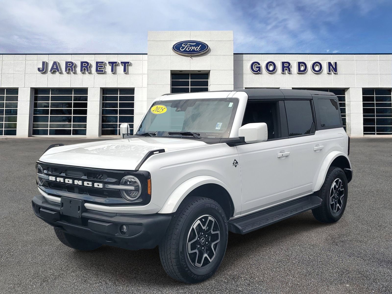 Certified 2025 Ford Bronco Outer Banks AWD/4WD image 2