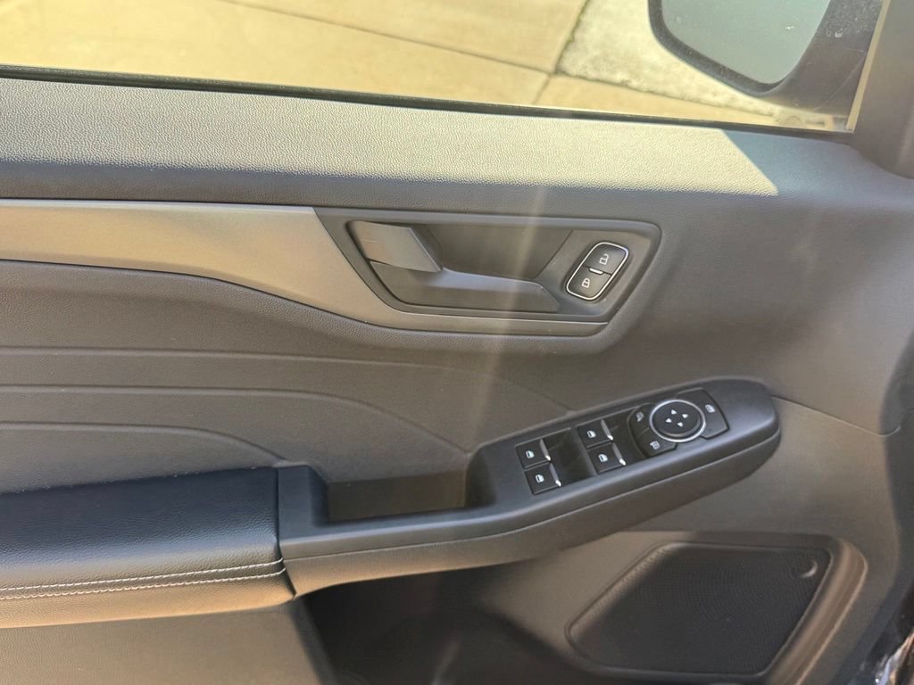 Certified 2023 Ford Escape Active AWD/4WD image 25
