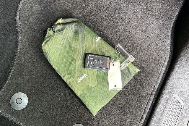 Used 2024 Jeep Grand Cherokee Limited image 12