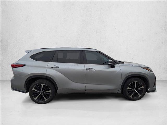 Used 2021 Toyota Highlander XSE video 4
