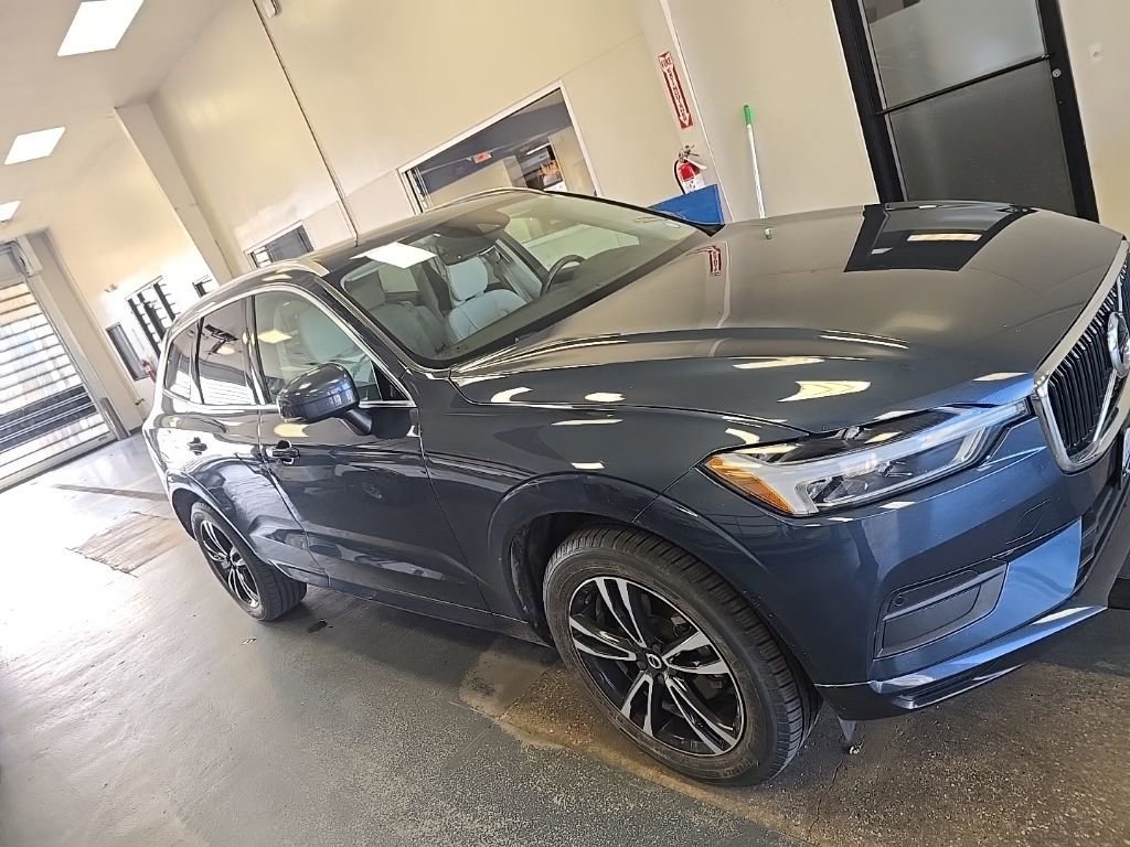 Used 2020 Volvo XC60 T5 Momentum image 5