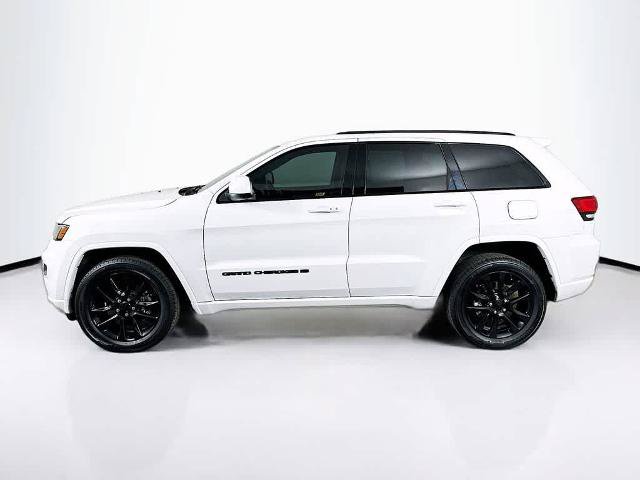 Used 2022 Jeep Grand Cherokee Laredo X AWD/4WD image 3