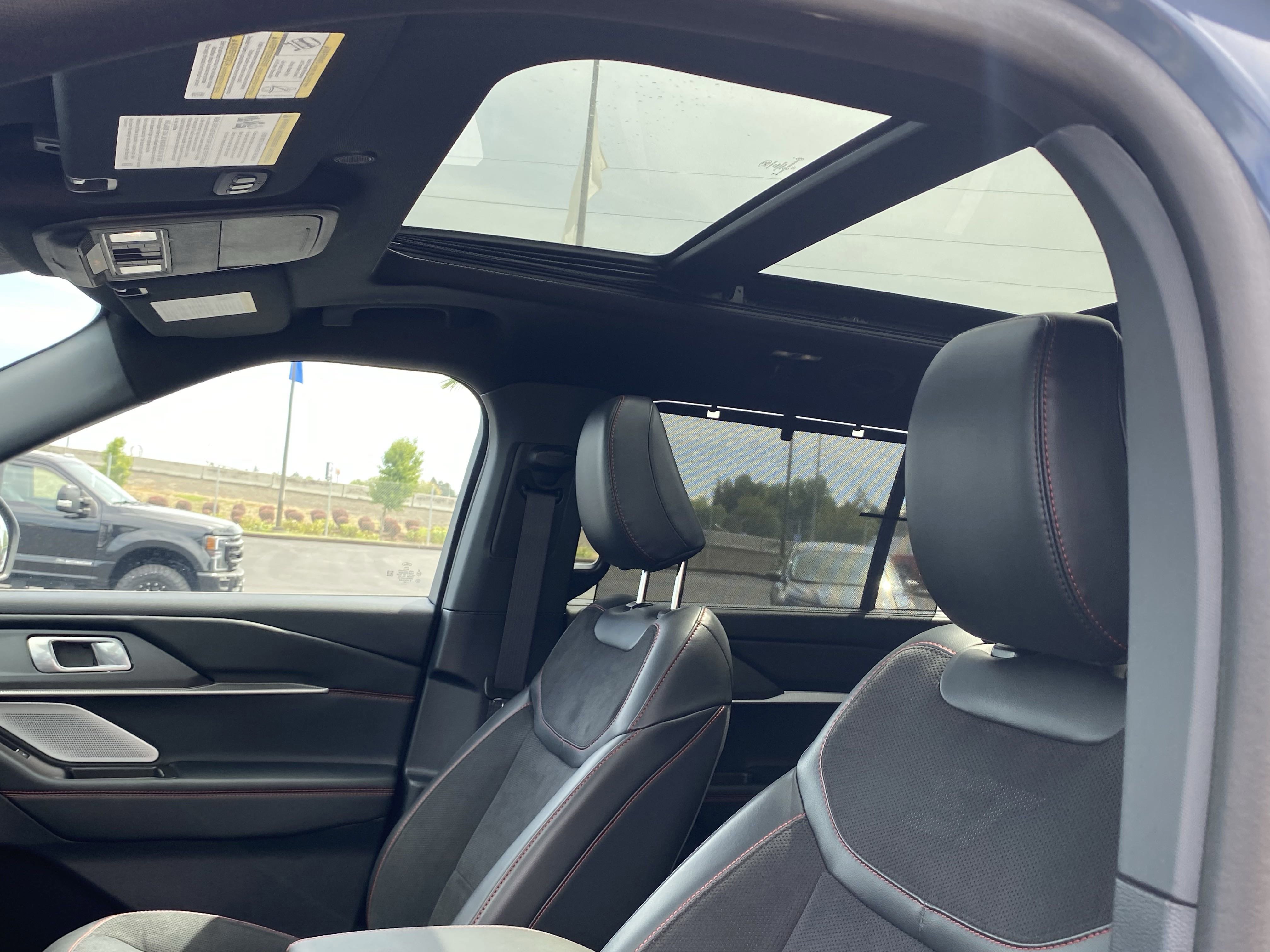 Certified 2025 Ford Explorer ST image 18