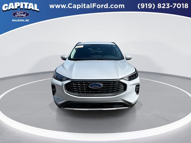 Certified 2025 Ford Escape SE FWD image 3