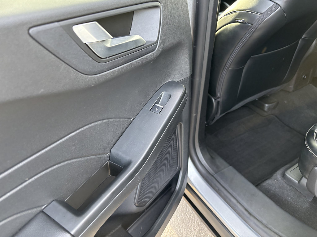 Certified 2024 Ford Escape Platinum AWD/4WD image 31