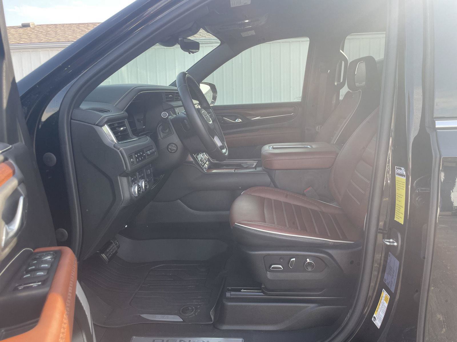 Used 2023 GMC Yukon XL Denali Ultimate AWD/4WD image 19
