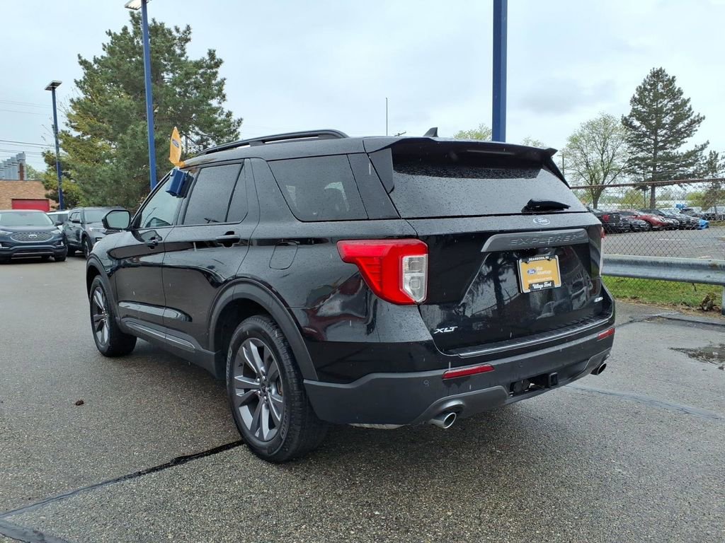 Certified 2024 Ford Explorer XLT w/ Equipment Group 202A AWD/4WD image 8