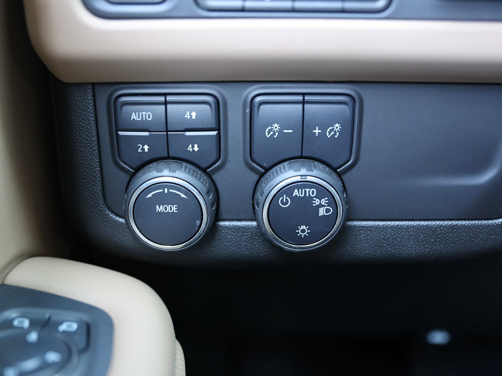 Used 2024 Chevrolet Tahoe Premier AWD/4WD image 39