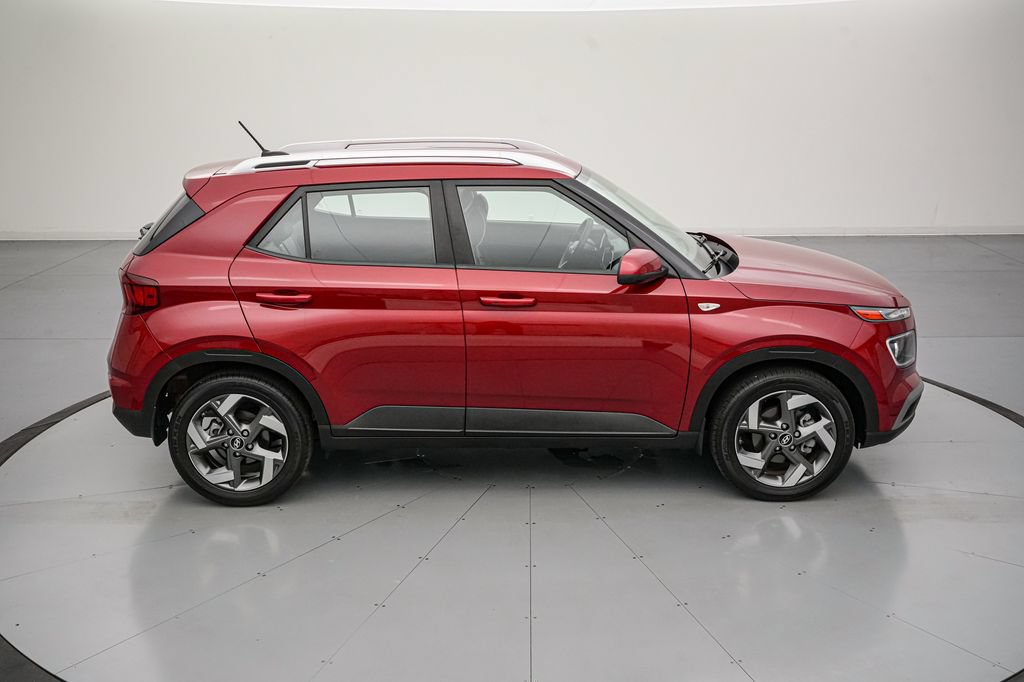 Used 2025 Hyundai Venue Limited FWD image 3