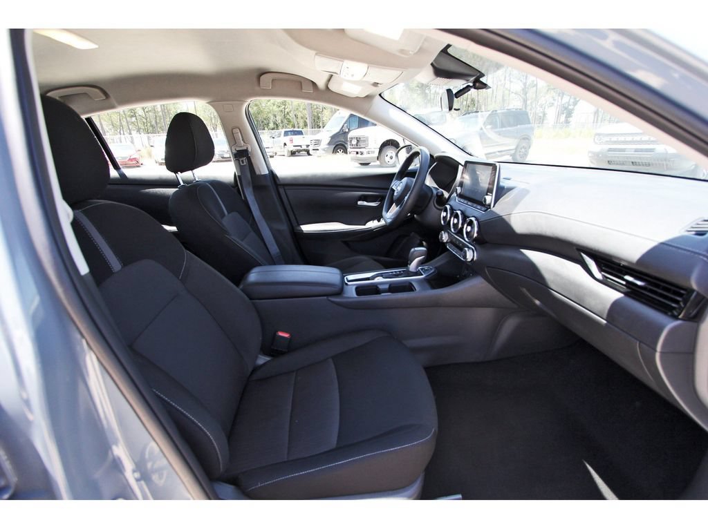 Used 2025 Nissan Sentra SV w/ Trunk Package FWD image 25