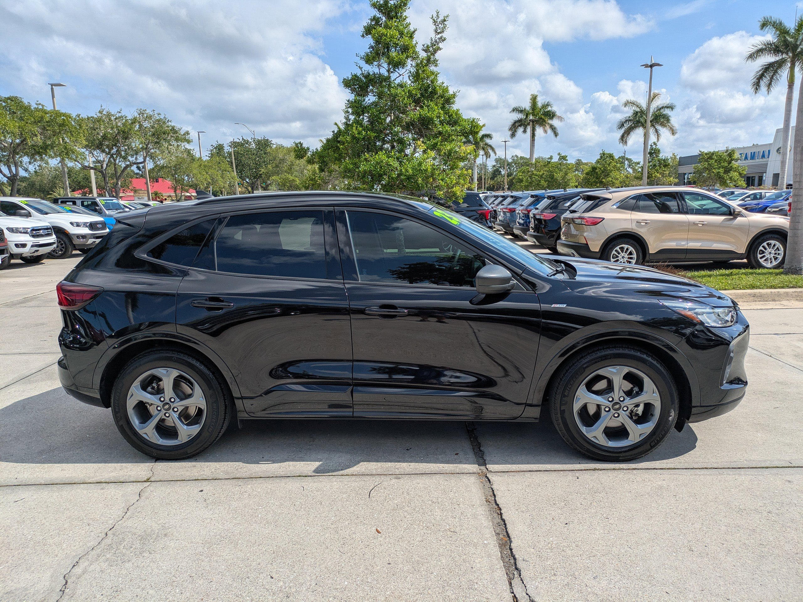 Certified 2023 Ford Escape ST-Line w/ Tech Pack #1 FWD image 3