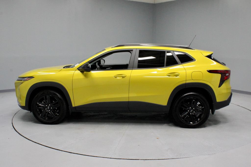 Used 2025 Chevrolet Trax ACTIV w/ Sunroof Package FWD image 7