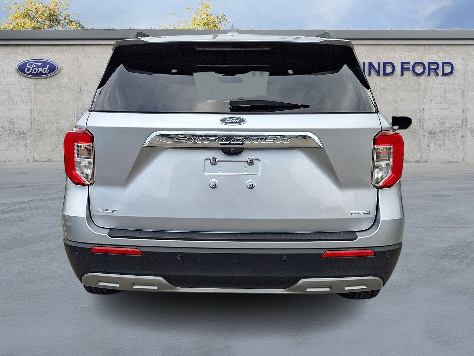 Certified 2020 Ford Explorer XLT w/ Equipment Group 202A AWD/4WD image 5