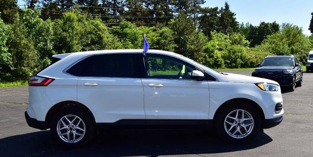 Certified 2024 Ford Edge SEL w/ Convenience Package AWD/4WD image 2