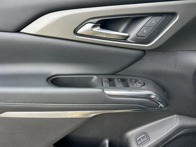 Used 2025 Chevrolet Traverse LT image 10