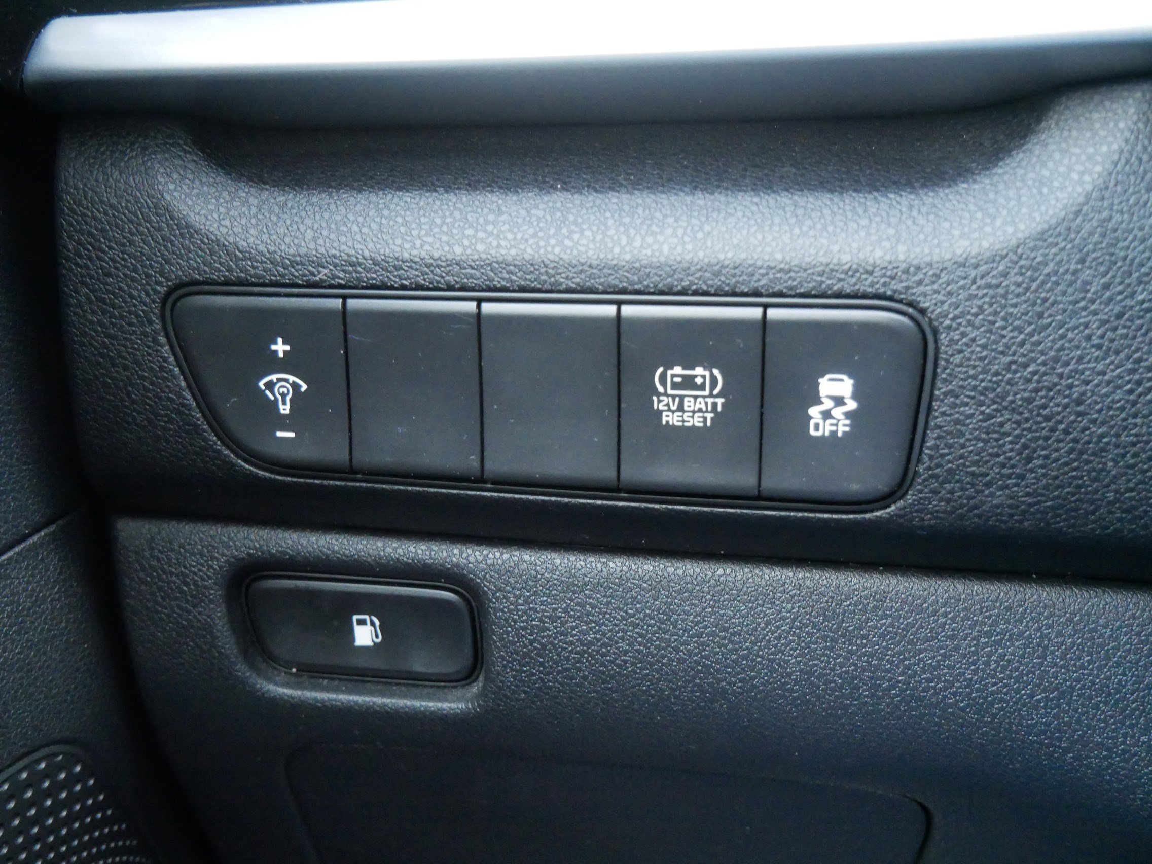 Used 2021 Kia Niro LX image 26