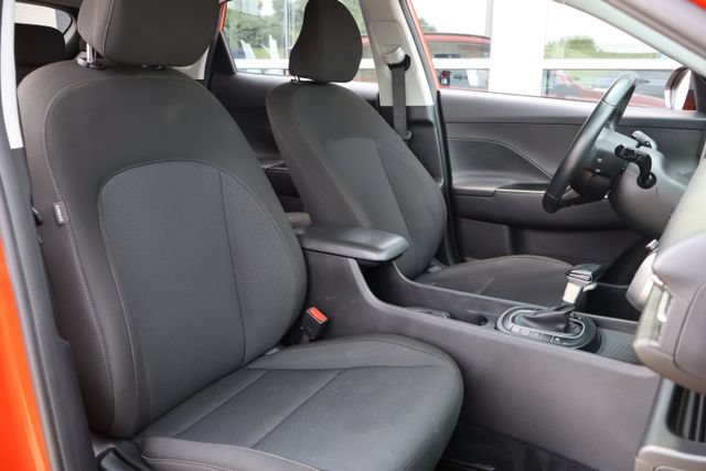 Used 2025 Hyundai Kona SEL FWD image 35