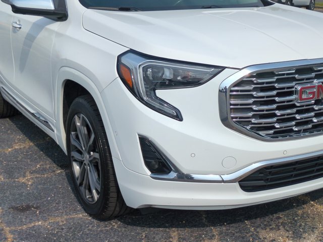 Used 2020 GMC Terrain Denali w/ Denali Premium Package FWD image 10