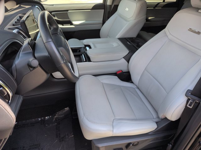 Certified 2025 Ford Expedition Platinum w/ Driver's Package AWD/4WD image 16
