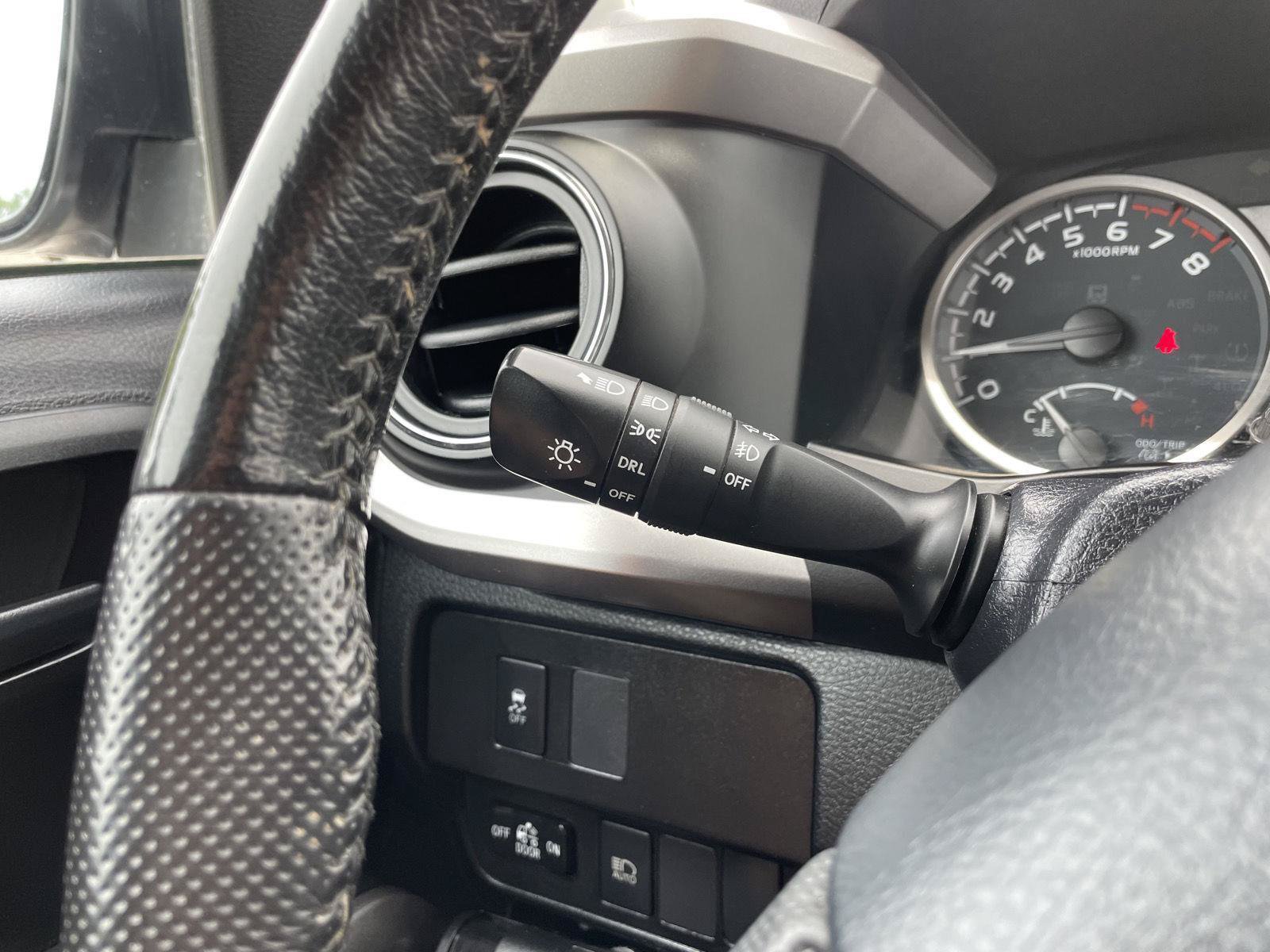 Used 2020 Toyota Tacoma SR5 AWD/4WD image 16