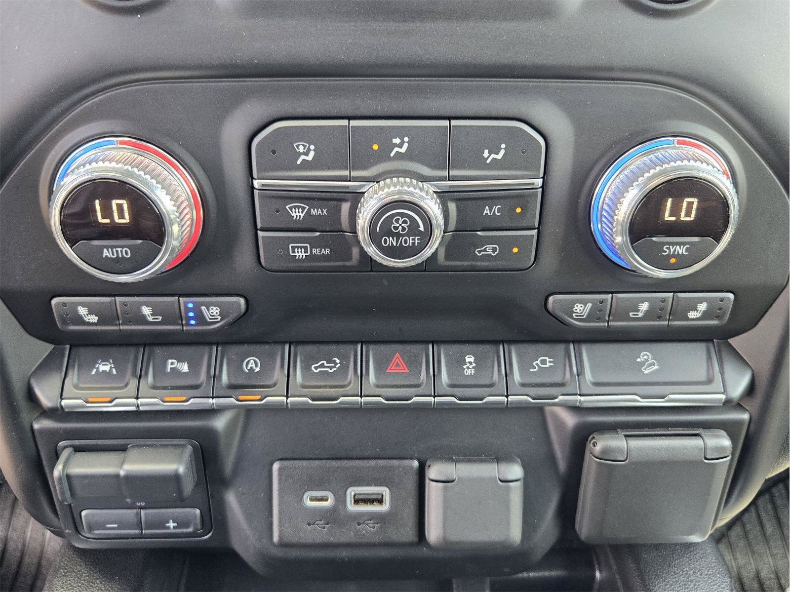 Used 2020 GMC Sierra 1500 AT4 w/ AT4 Premium Package AWD/4WD image 18