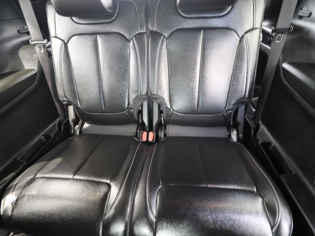 Used 2025 Jeep Grand Cherokee L Limited w/ Black Appearance Package AWD/4WD image 16