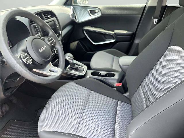 Used 2025 Kia Soul LX w/ LX Technology Package FWD image 17