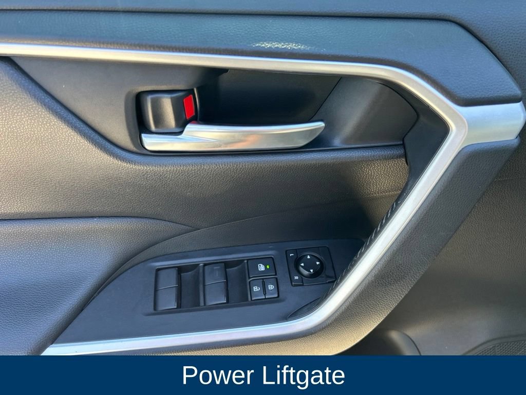 Used 2021 Toyota RAV4 XLE w/ Convenience Package FWD image 11