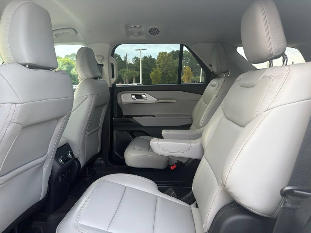 Certified 2025 Ford Explorer Active w/ Active Comfort Package RWD image 14