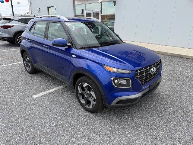 Used 2026 Hyundai Venue SEL FWD image 2