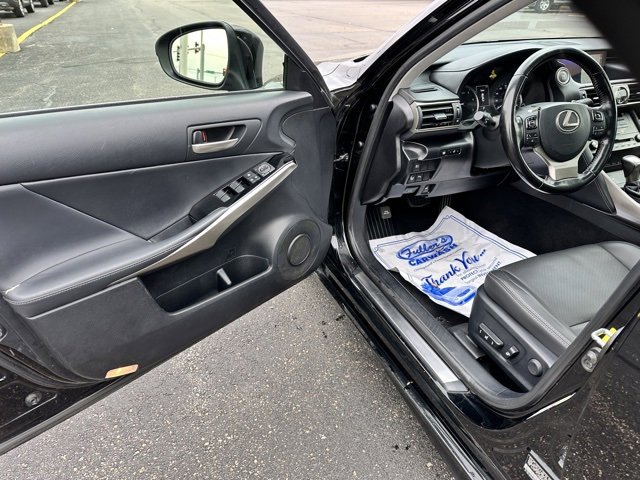 Used 2018 Lexus IS 300 AWD image 10