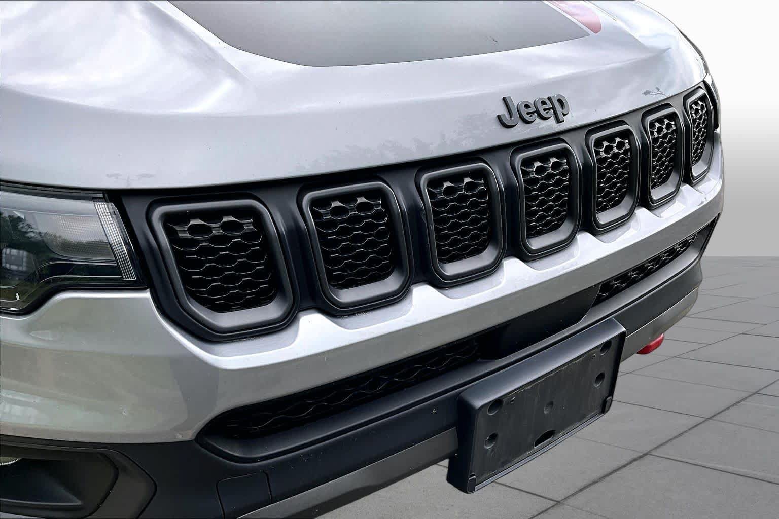 Used 2024 Jeep Compass Trailhawk AWD/4WD image 32