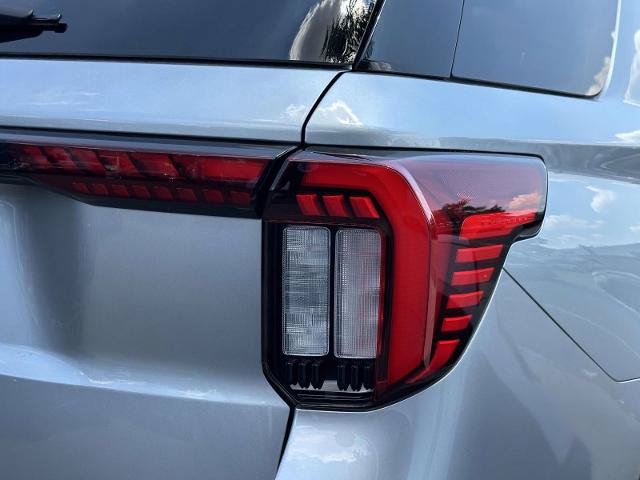 Certified 2025 Ford Explorer Active AWD/4WD image 9