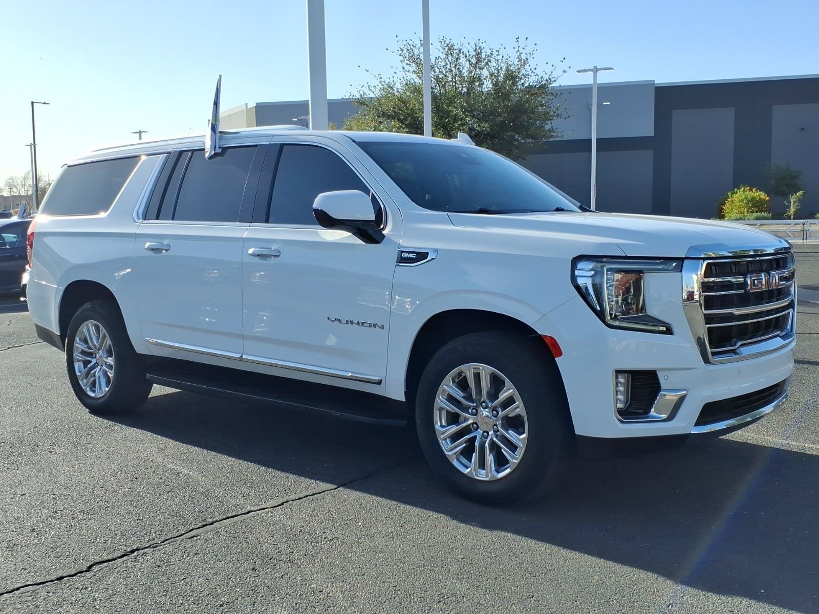 Used 2023 GMC Yukon XL SLT AWD/4WD image 7