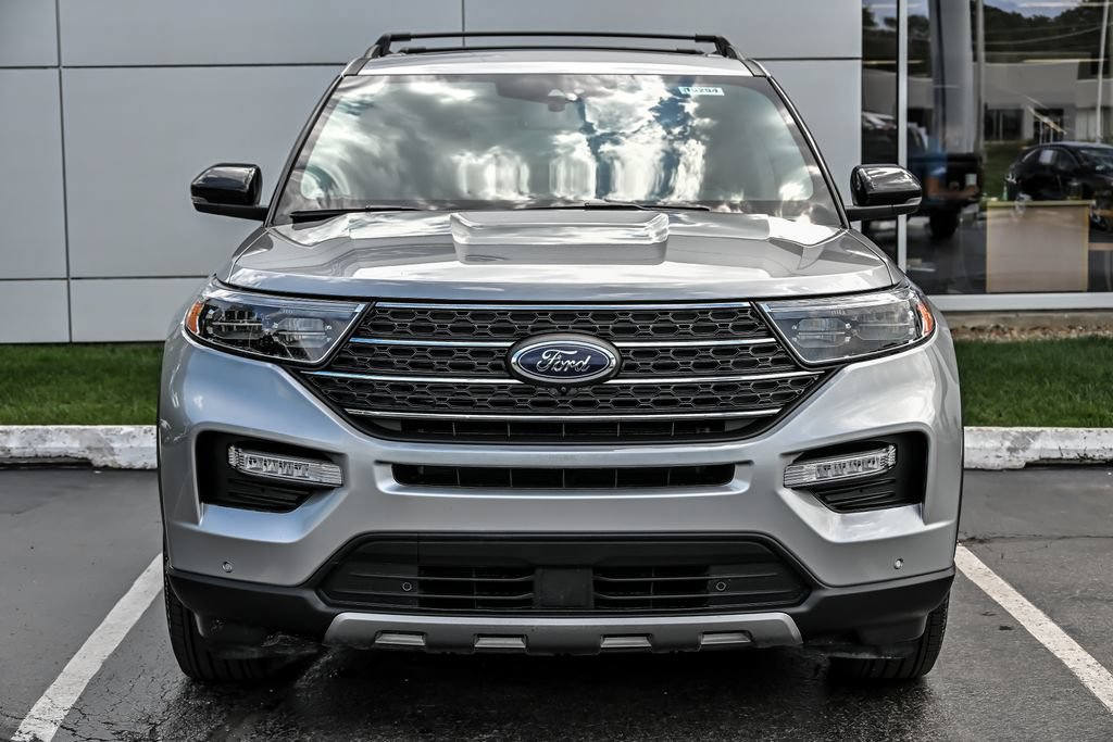 Certified 2024 Ford Explorer XLT w/ Equipment Group 202A AWD/4WD image 4