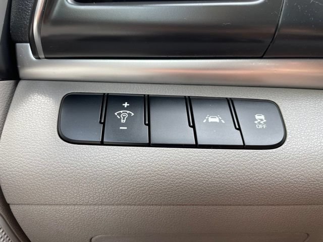 Used 2020 Hyundai Elantra SE FWD image 16