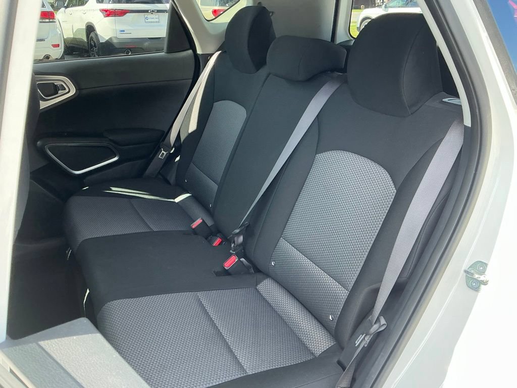 Used 2025 Kia Soul LX w/ LX Technology Package FWD image 29