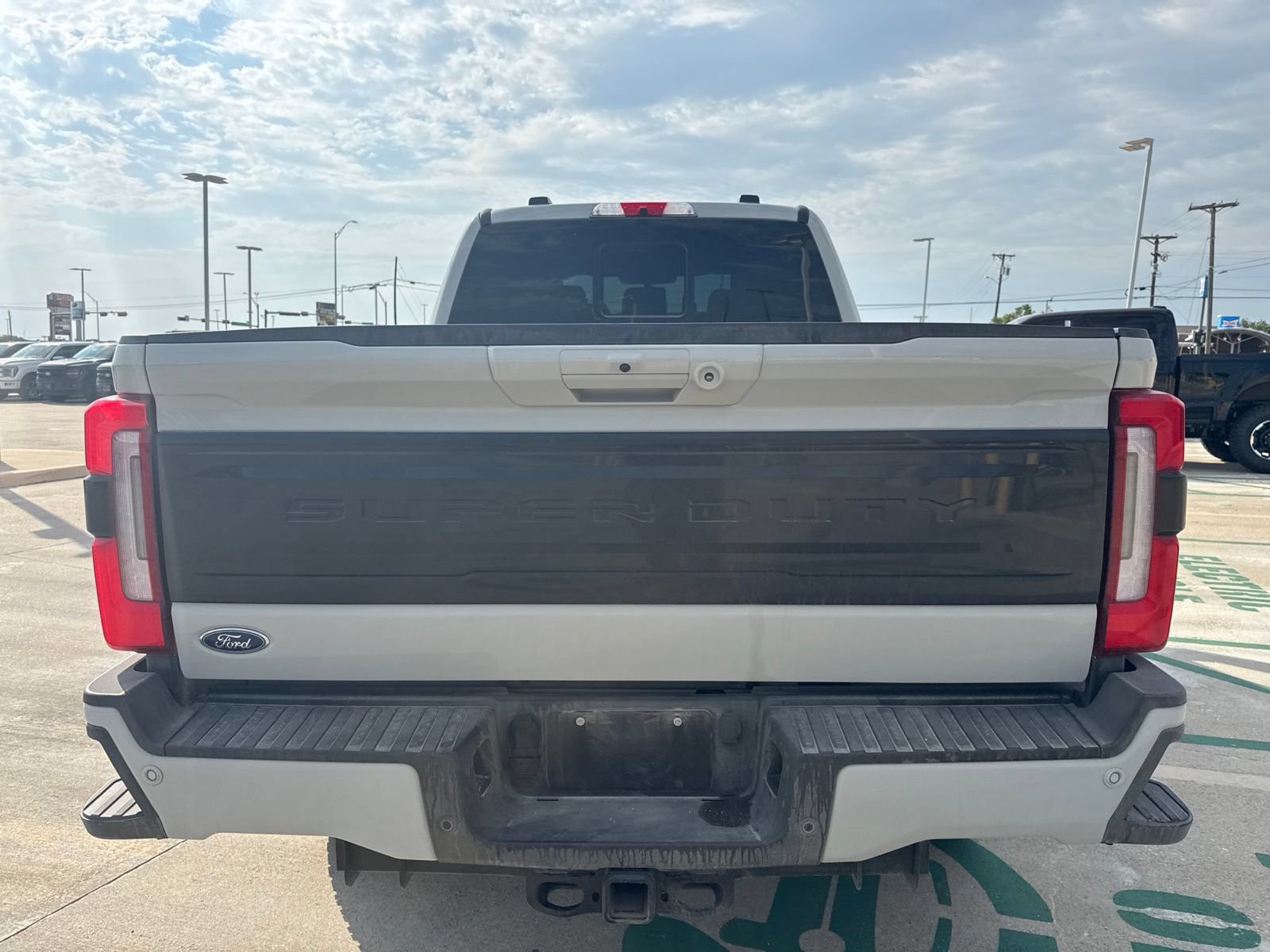 Certified 2025 Ford F250 Platinum w/ FX4 Off-Road Package AWD/4WD image 4