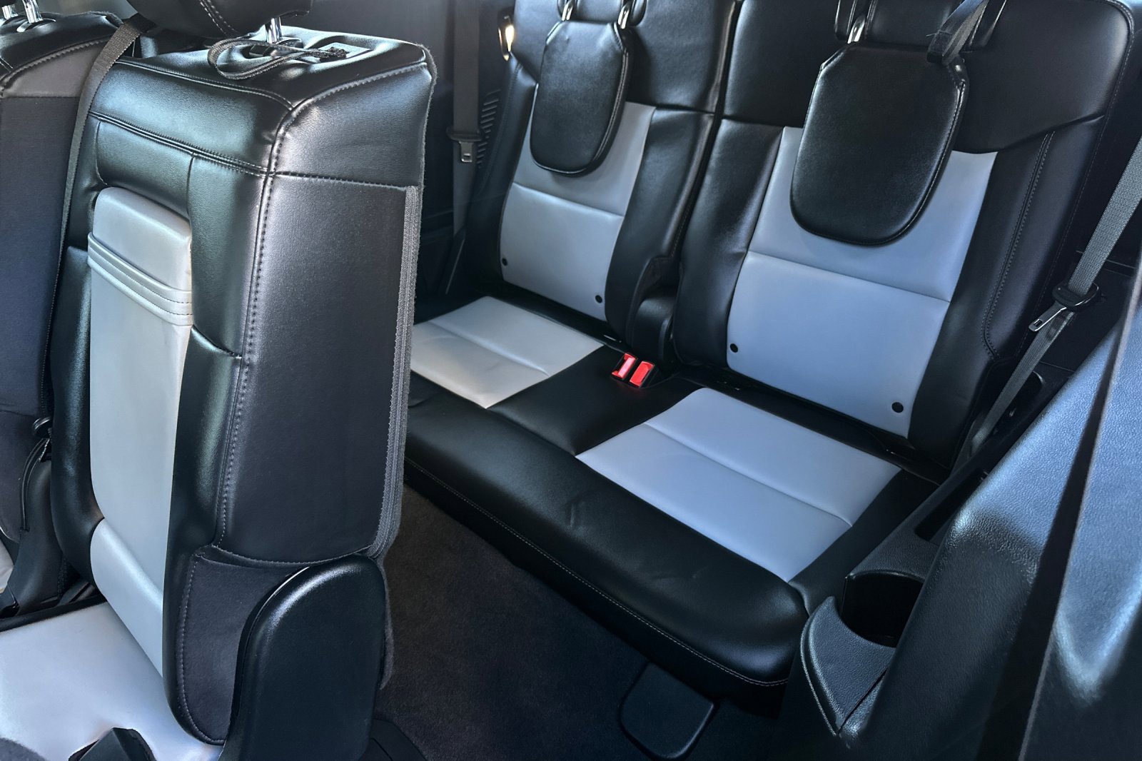 Certified 2022 Ford Explorer XLT w/ Equipment Group 202A image 14