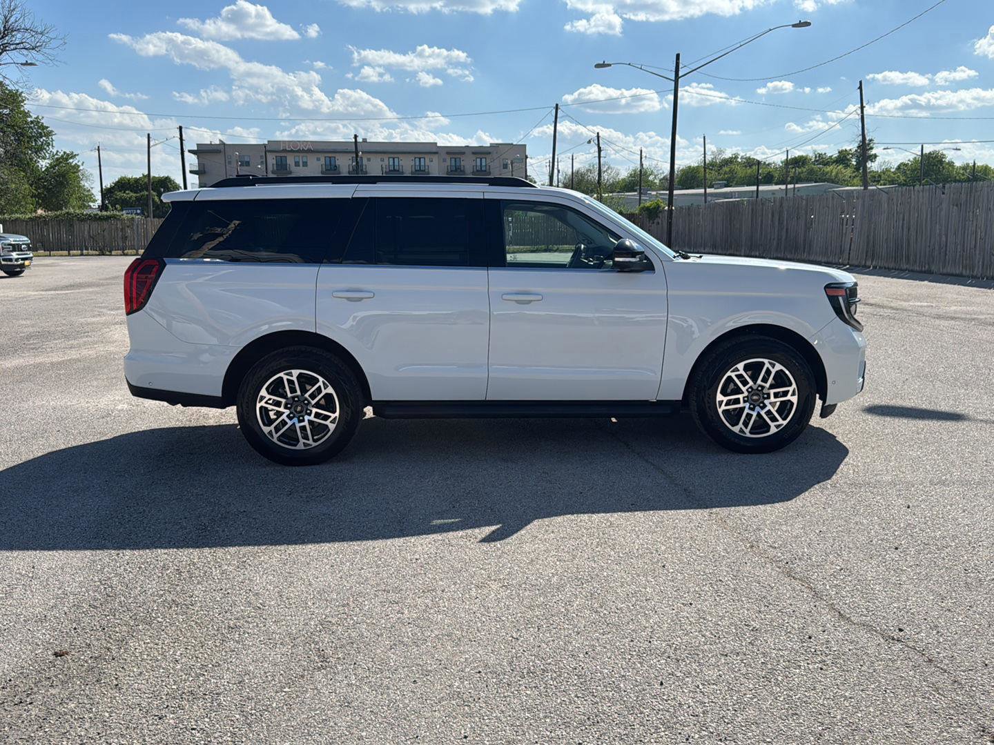 Certified 2025 Ford Expedition Active image 2