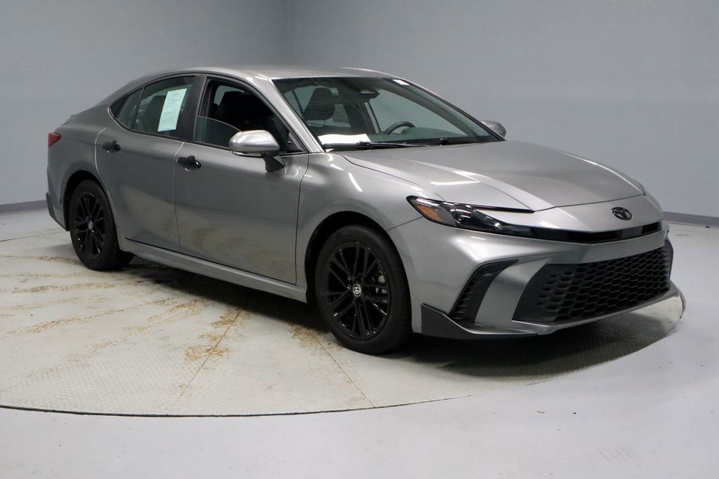 Used 2025 Toyota Camry SE AWD/4WD image 7