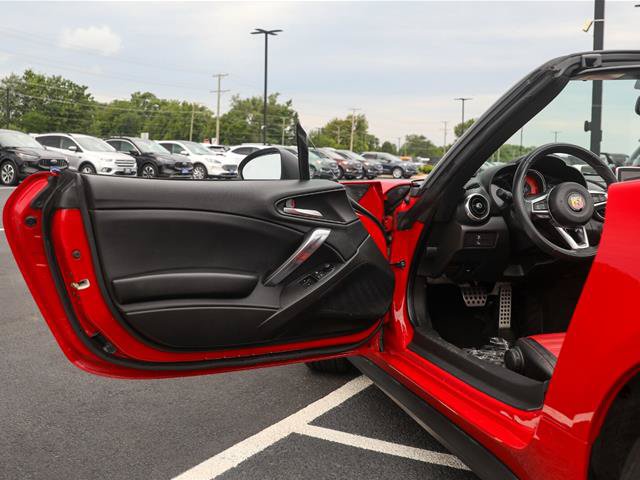 Used 2017 FIAT 124 Spider Abarth RWD image 21